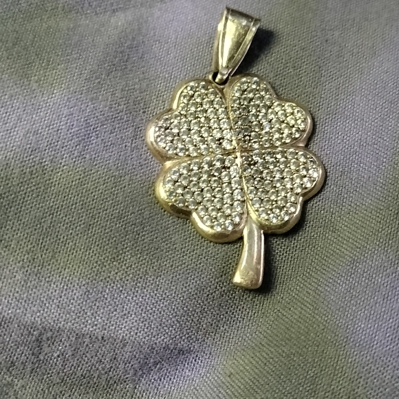 14K Gold Vermail Clover Pendant Necklace - Picture 2 of 7
